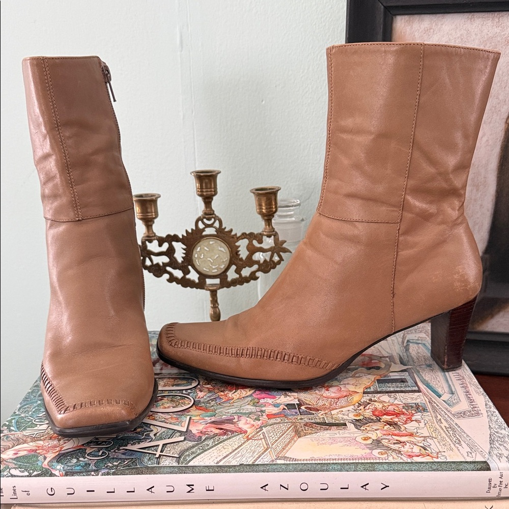 Girl Boss Vintage 90s Y2K Nickels Tan Leather Square Toe Chunky Heeled Boots